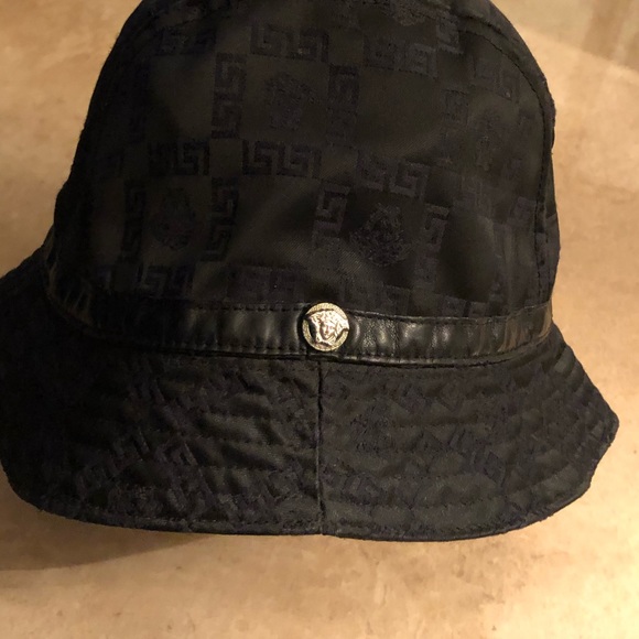 đź–¤VERSACE đź–¤ - Picture 2 of 16